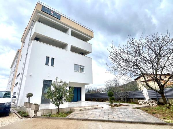 A la foto es mostra l'objecte CASA della FIAMMA D'AMORE di MARIA situat a la ciutat de Bijakovići.