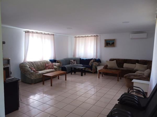 A la foto es mostra l'objecte Lake Surduc house for rent situat a la ciutat de Făget.
