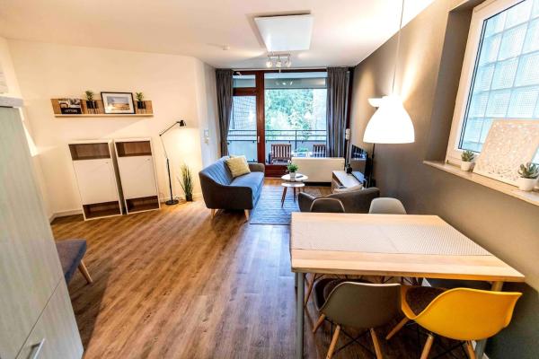Nella foto è visibile l'oggetto Moderne Ferienwohnung Erlebnisberg Winterberg 2 bis 4 Personen direkt am Skilift und Bikepark situato nella città di Winterberg.