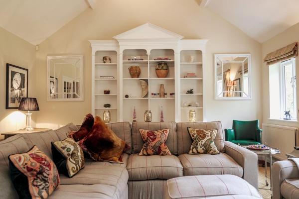 Op de foto is het object Outstanding quality secluded country cottage te zien, gelegen in de stad Nettlebed.