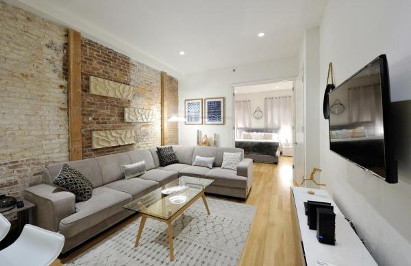 Spacious 2br 2ba With Rooftop Walk To Times Square, June To Aug 90 Days Stay Required - New York, NY