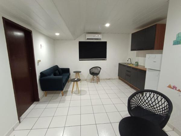 A la foto es mostra l'objecte Simple and conveniently located apartment situat a la ciutat de Asunción.