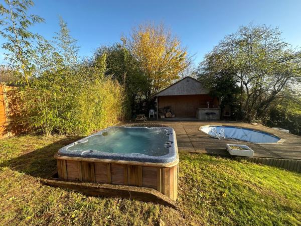 A la foto es mostra l'objecte 5 bed house with hot tub situat a la ciutat de Powick.