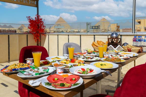 A la foto es mostra l'objecte Elite Paradise Pyramids View Hotel situat a la ciutat de El Caire.