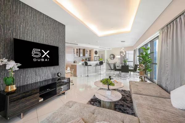 The photo shows the FiveX High-Rise 3BR at Paramount located in the city of Jayf.