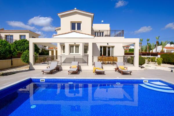 Cielo Luxury Villa By Nomads - Walk To Coral Bay - Chipre