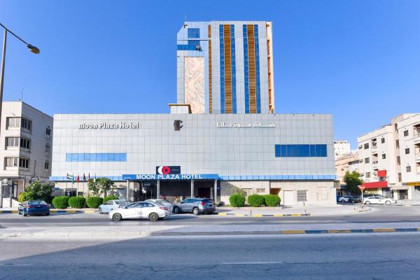 På billedet ses objektet Capital O 125 Moon Plaza Hotel beliggende i byen Sitra.