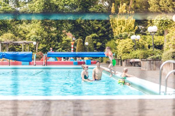 På billedet ses objektet Veluwepark De Bosgraaf | Comfort met Hottub beliggende i byen Klarenbeek.