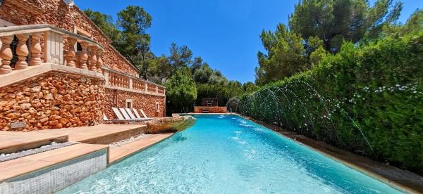 A la foto es mostra l'objecte Villa Can Tomeu situat a la ciutat de Son Servera.