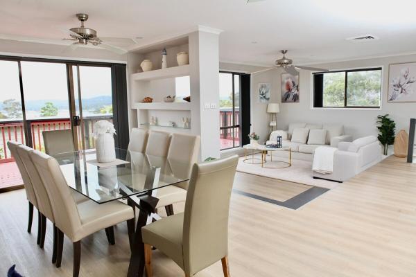 Na zdjęciu widoczny jest obiekt Seaside Serenity - Top Level Home w Stunning View położony w mieście Batemans Bay.