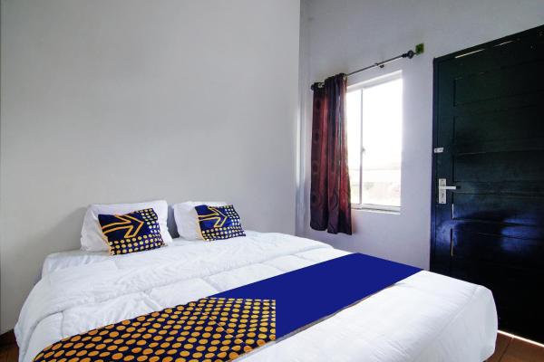 Na fotografii je vidět objekt Hotel O Oklahoma Homestay Syariah nacházející se ve městě Kelapas.