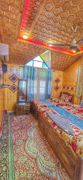 Kuvassa näkyy kohde Luxury Shreen Houseboat, joka sijaitsee kaupungissa Srinagar.