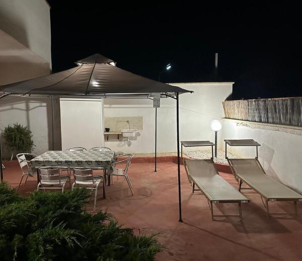 A la foto es mostra l'objecte Villa Nausica fronte mare - A situat a la ciutat de Torre Lapillo.