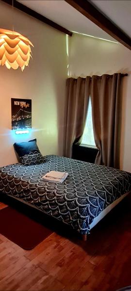 A la foto es mostra l'objecte Chambre double situat a la ciutat de Limonest.