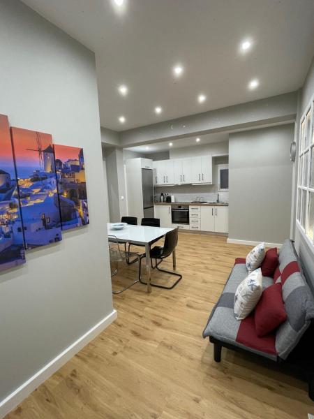 AthensHomes 4th Fl Privacy n Comfort 3Br-3Ba, Athen