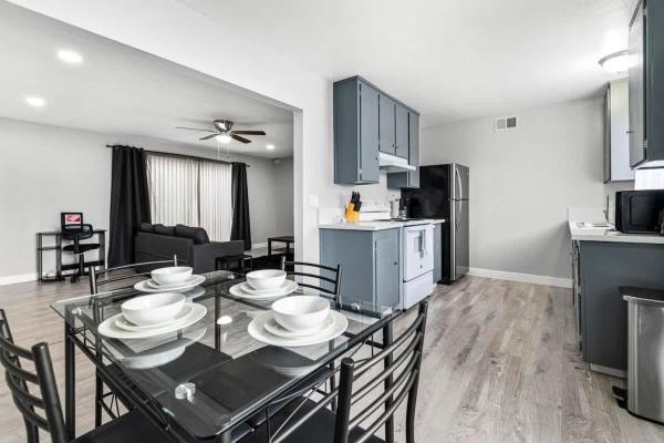 Na foto é possível ver o objeto Chic 2-Bed Oasis Sleeps 6! Minutes From Strip! localizado na cidade de Las Vegas.