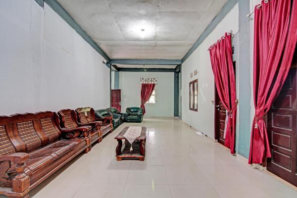 Na fotografii je vidět objekt Hotel O Salsa Homestay Syariah Near Pondok Pesantren MUALLIMIN Muhammadiyah Bangkinang Kota nacházející se ve městě Bangkinang.