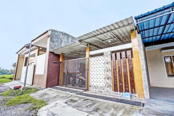 La photo montre l'objet Hotel O Sobat Ijen HomestayNearSungai Prengsengan situé dans la ville de Giaoag.