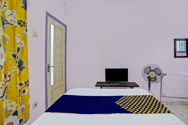 La photo montre l'objet Hotel O Kemangi Asri Kost situé dans la ville de Giaoag.