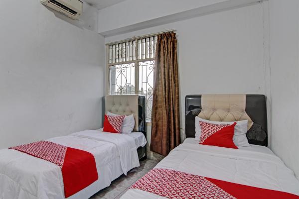 Na fotografii je vidět objekt Hotel O Wisma 35NearTaman Wisata Polong Jopang nacházející se ve městě Kelapas.
