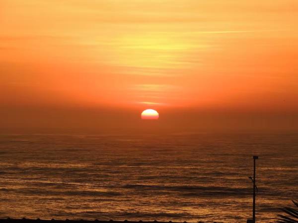 Auf dem Foto ist das Objekt Ap Vista Mar 16 Minutos Beto Carrero Home Office in der Stadt Balneário Piçarras zu sehen.