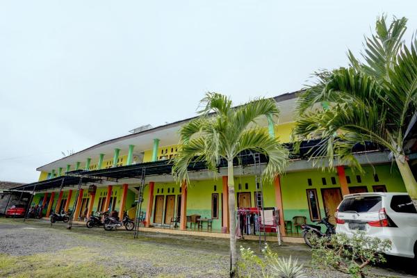 La photo montre l'objet Hotel O Anisah Adil Homestay SyariahNearsmart Kampung Desa Pakistaji situé dans la ville de Giaoag.