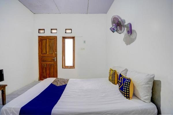 La photo montre l'objet Hotel O Griya Sandi Syariah Rogojampi situé dans la ville de Giaoag.