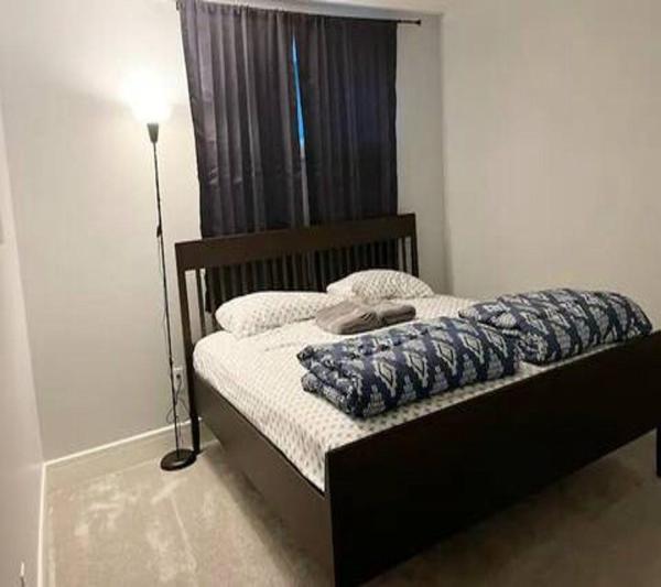 На фото показан объект Modern Basement Suite - Close Edmonton International Airport, расположенный в городе Эдмонтон.