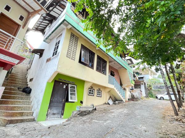 Op de foto is het object OYO 93277 Villa Kemiloko Syariah te zien, gelegen in de stad Prigen.