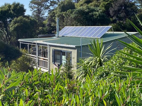 A la foto es mostra l'objecte Tree House situat a la ciutat de Tryphena.