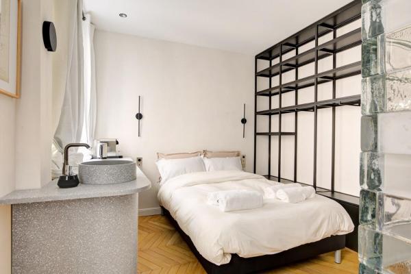 Studio prestige, Париж