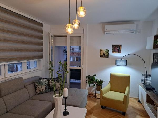 照片显示了位于Savina市的Savina De Lux Apartment物件。