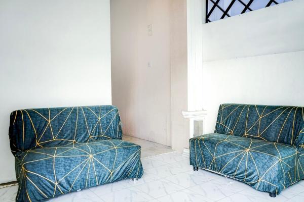 The photo shows the Hotel O Mantari Guesthouse located in the city of Bukittinggi.