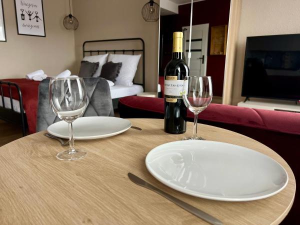 På billedet ses objektet Apartament Czerwone Wino 100m od Szczawno-Zdrój beliggende i byen Wałbrzych.