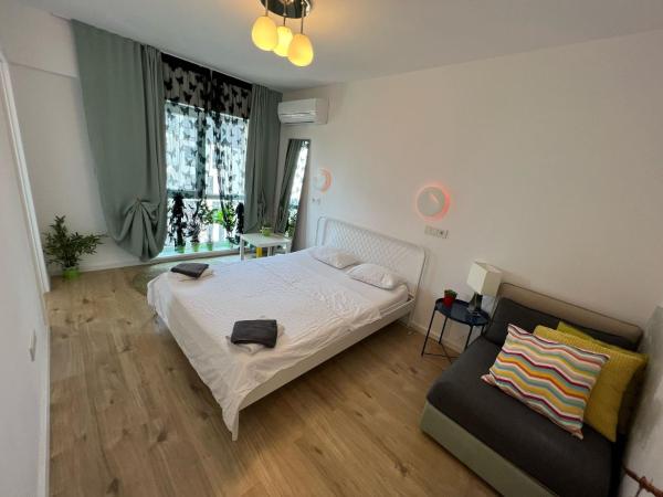 Green Apartments 109-5 With Roof Top View - Otopeni