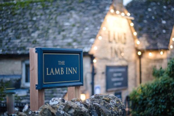 A la foto es mostra l'objecte The Lamb Inn situat a la ciutat de Westcote.