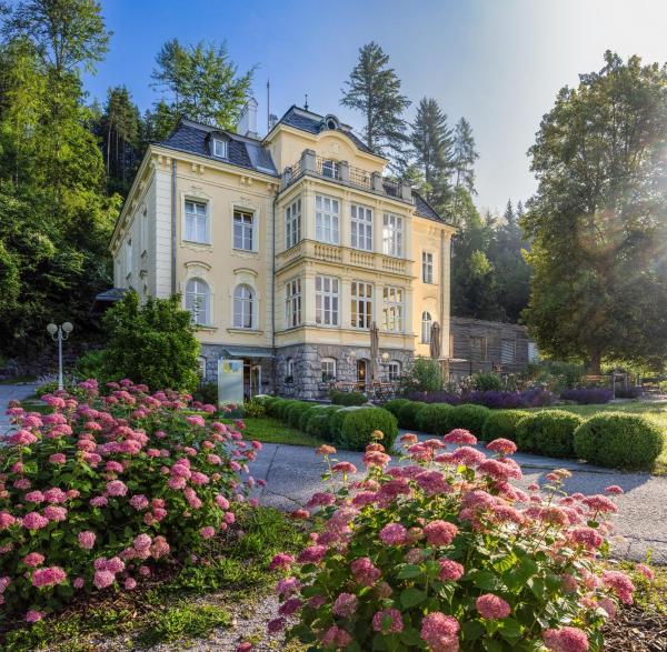 Na fotografii je vidět objekt Villa Sonnwend National Park Lodge nacházející se ve městě Rossleithen.