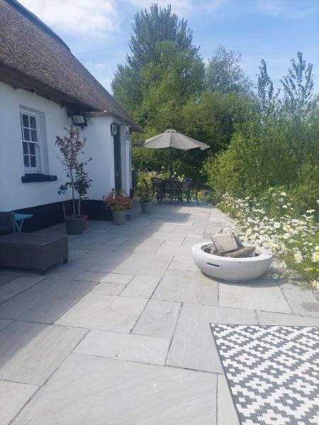 Riversuir Thatch Cottage, Holycross