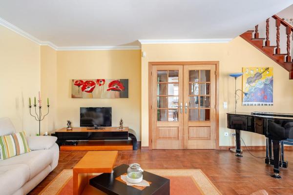 写真にはCoto市にあるCASA LAVANDA - very nice stylish houseが写っています。