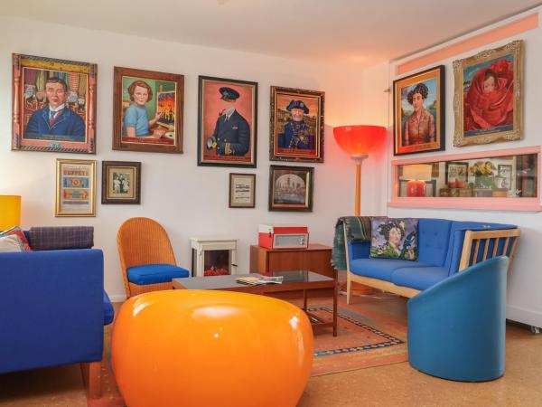A la foto es mostra l'objecte The Orchard Close Art House situat a la ciutat de Bardwell.