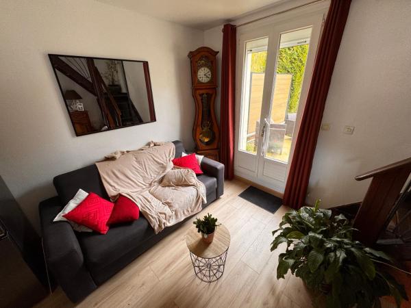 A la foto es mostra l'objecte Appartement à louer situat a la ciutat de Canly.