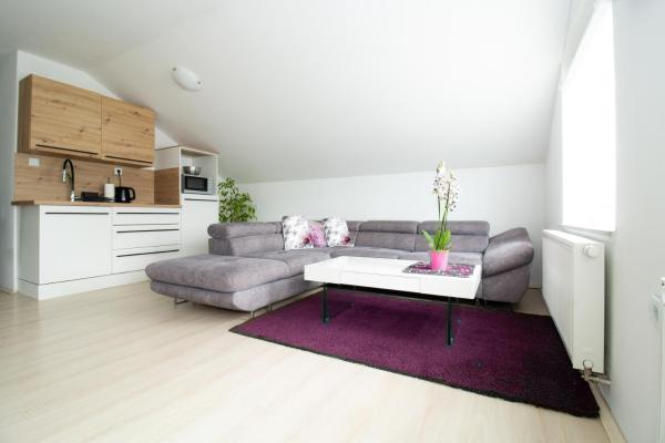 Na zdjęciu widoczny jest obiekt Apartman Keti położony w mieście Odra.