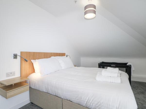 Фотография 7: Flat 35 - Marine Court