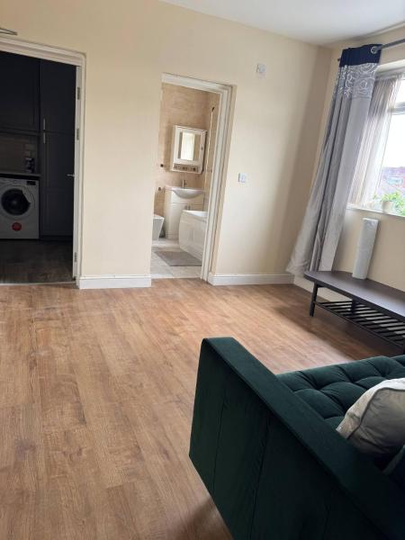 Beautiful 2 Bed Apartment Cricklewood, London