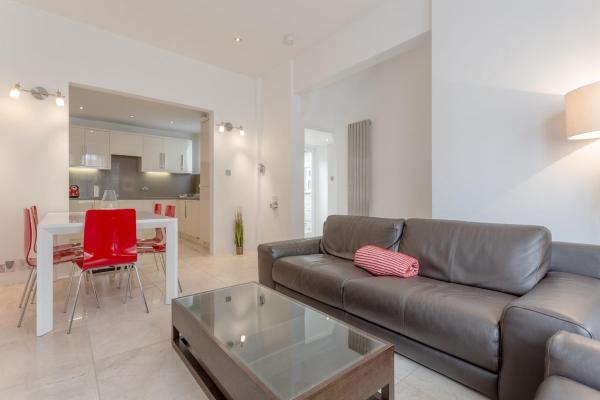 Bright Modern Large 1 Bed Flat in Battersea Clapham Junction, London