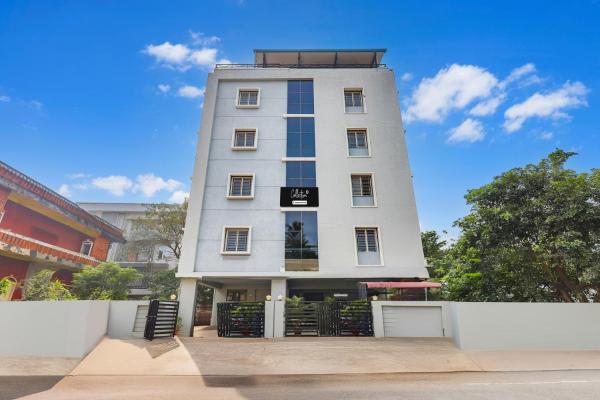 A la foto es mostra l'objecte Super Collection O Kakinada near JNTU situat a la ciutat de Kākināda.