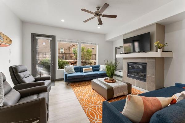 A la foto es mostra l'objecte Best Day Ever townhouse situat a la ciutat de Washington.