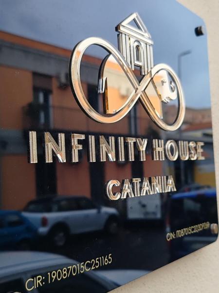 照片显示了位于Catania市的Infinity House Catania物件。