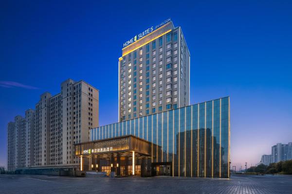 På billedet ses objektet Home2 Suite by Hilton Fuyang Taihe beliggende i byen Balipu.