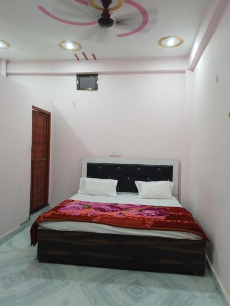 Na fotografii je vidět objekt Tripathi Home Stay nacházející se ve městě Ayodhya.